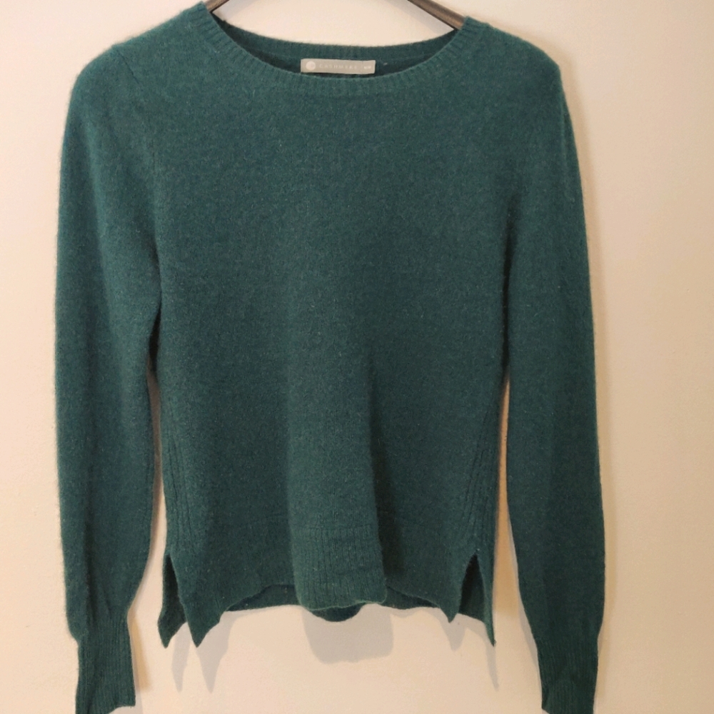 100% Cashmere forest green sweater